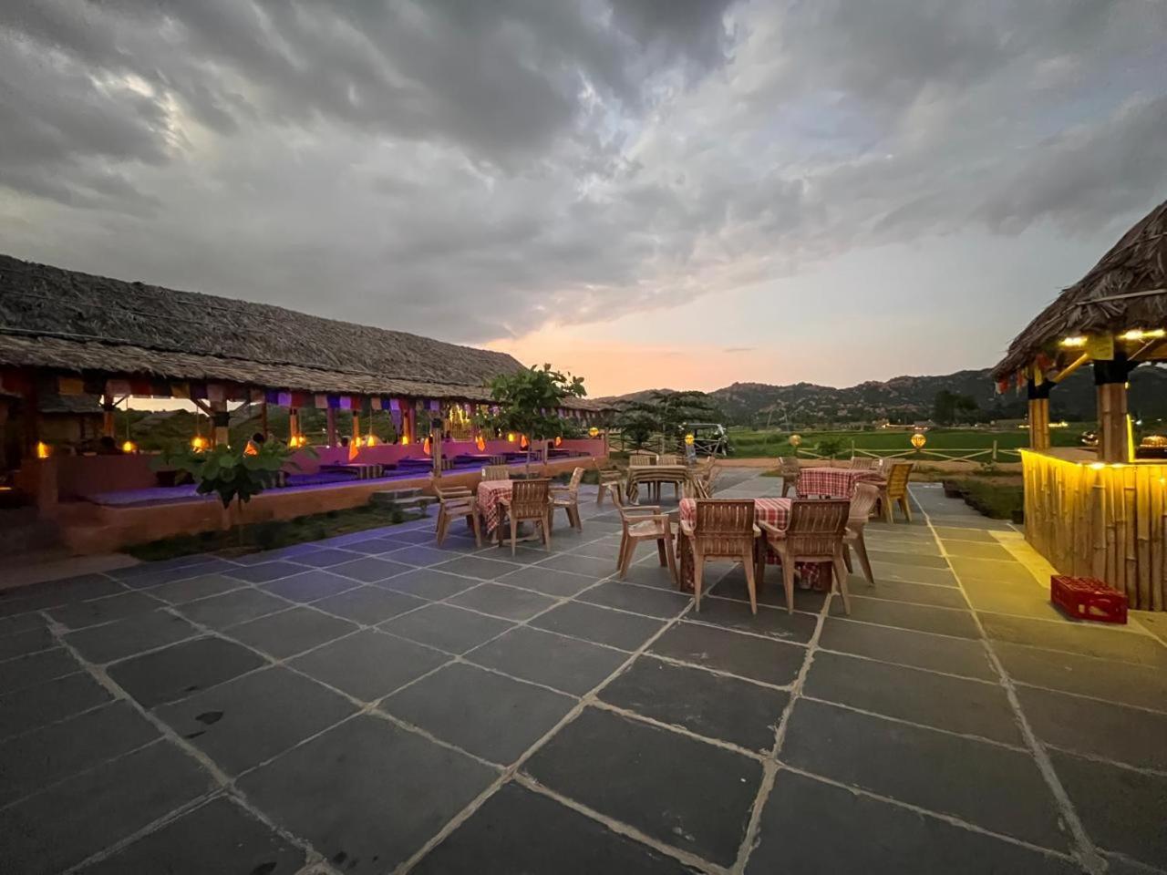 Hotel Hampi Rasta Cafe Extérieur photo